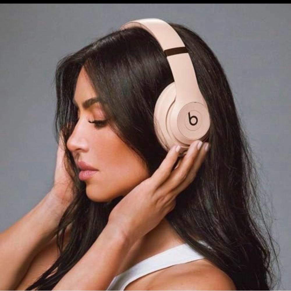 Beats Studio Pro x Kim Kardashian - Moon